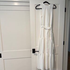 Elegant White Sleeveless Dress